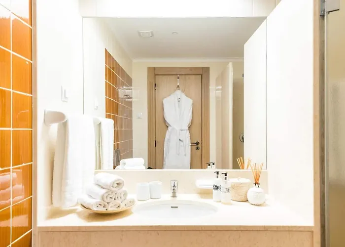 Birdsong Sol Village شقة