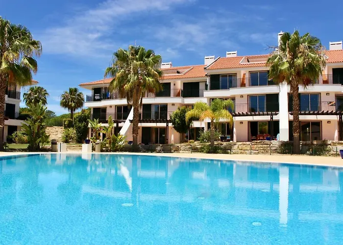 Birdsong Sol Village شقة