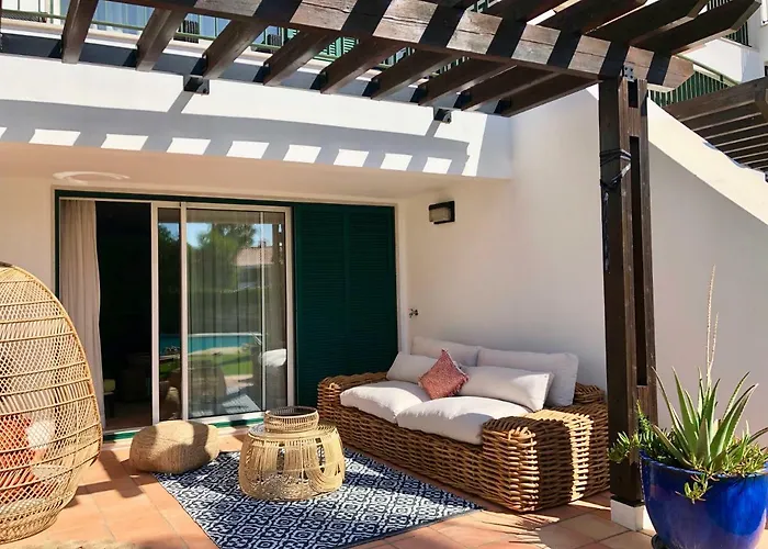 Birdsong Sol Village شقة *